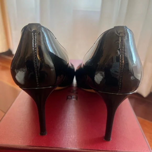 Bally Black Patent Pointed Toe Heels with Gold Trim & Pearl Accent - Picture 5 of 7